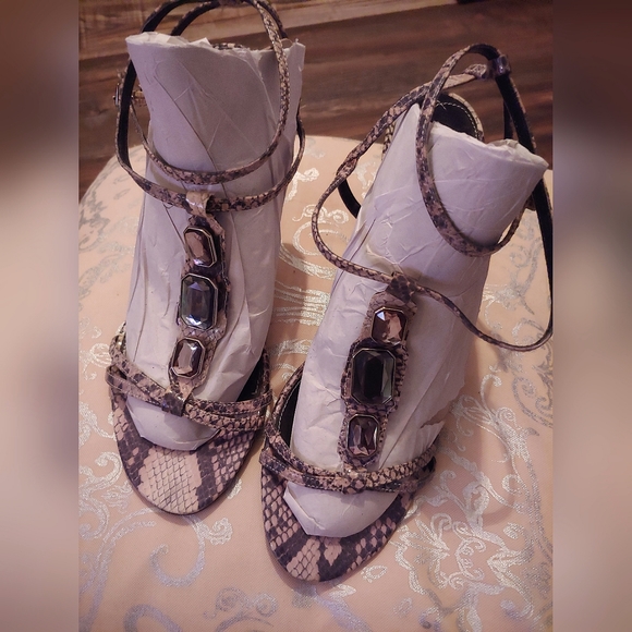 Snakeskin Triangle Heeled Sandal - Picture 5 of 8